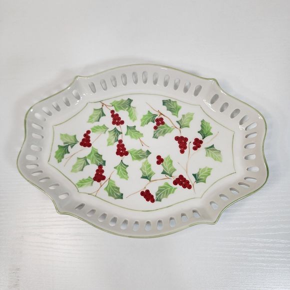 Holly Berries pattern Scalloped Oblong Server Tray Andrea by Sadek. - Picture 1 of 5
